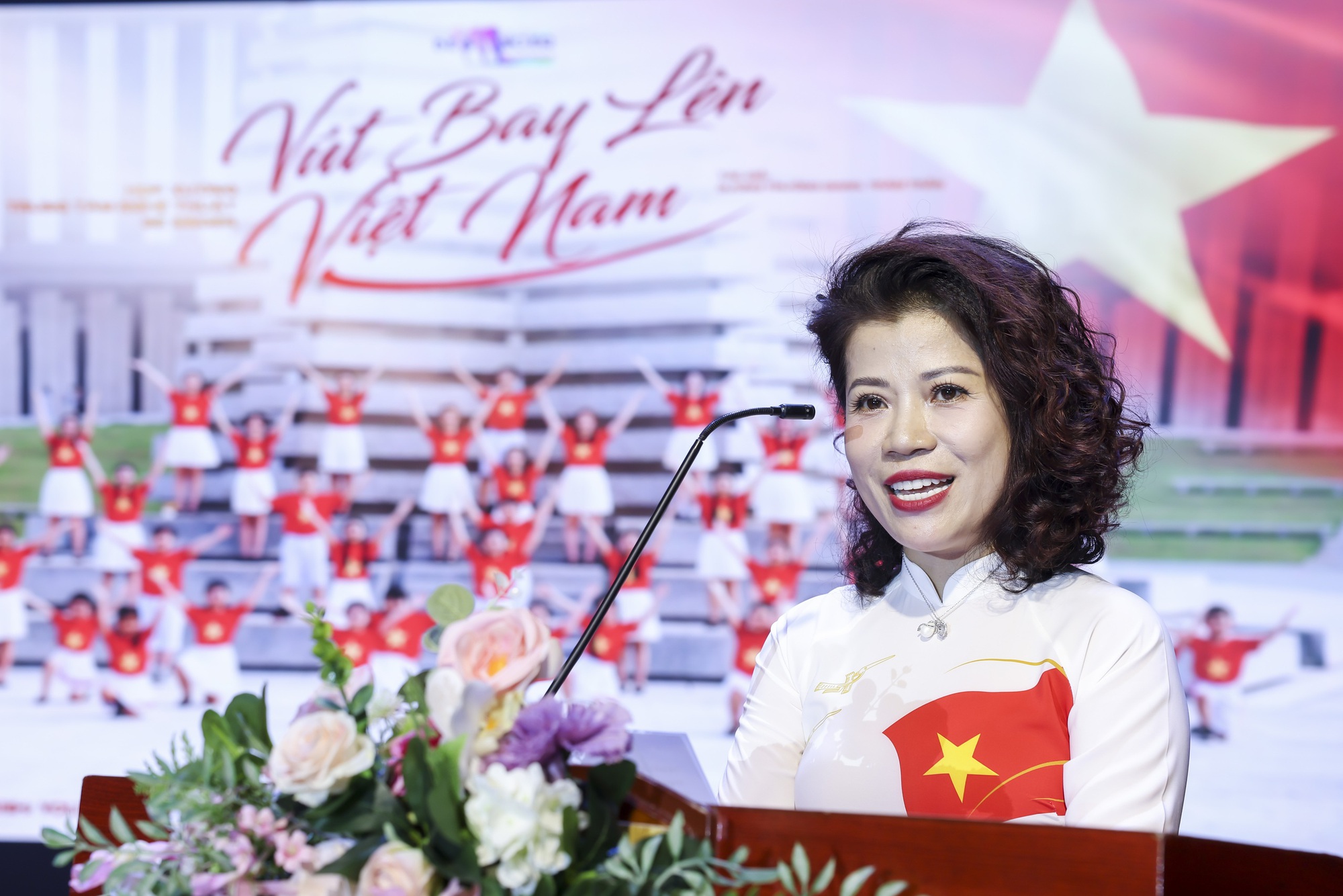 Nghệ sĩ Đinh Lan Hương.