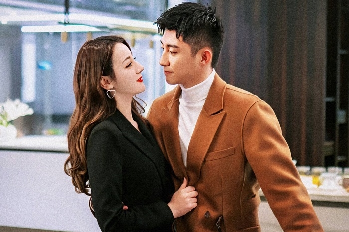 Cặp đôi hiện đại ngọt ngào