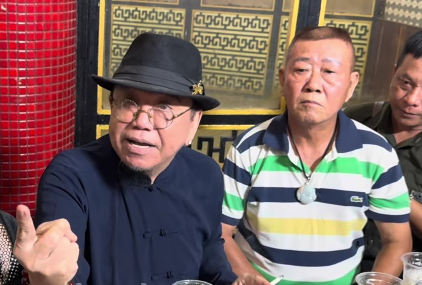 Nghệ sĩ Hồng Tơ an ủi Bình Tinh