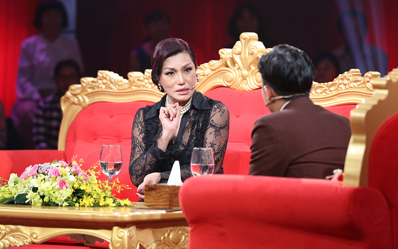 Cindy trải qua nhiều lần phẫu thuật
