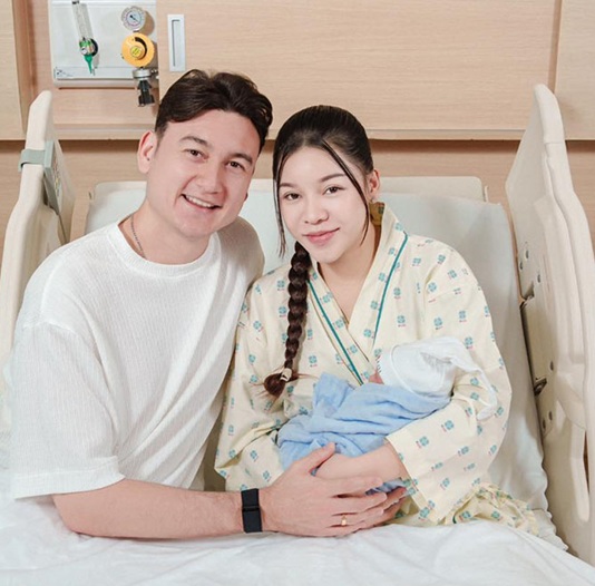 Đặng Văn Lâm và vợ