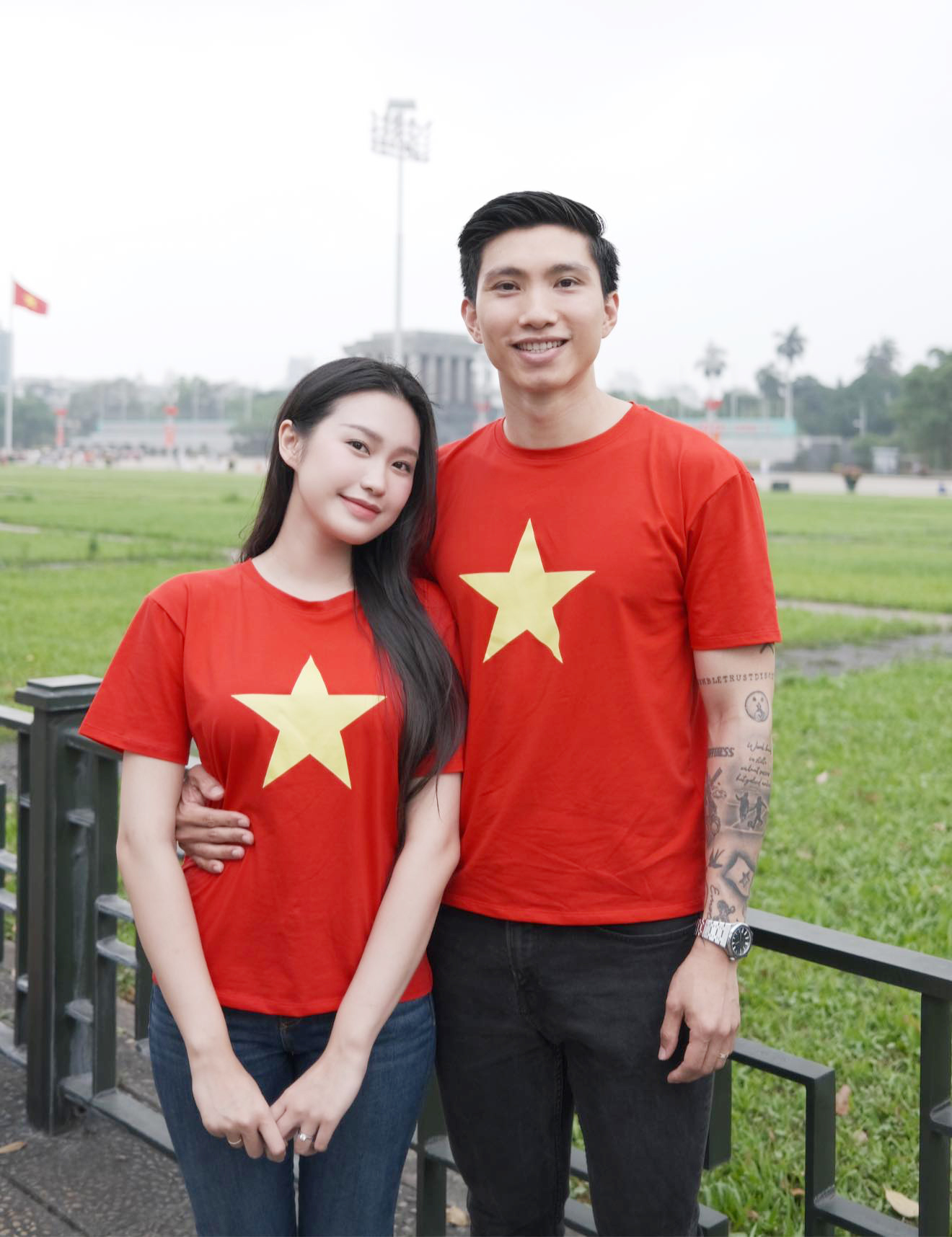 Cặp đôi hạnh phúc tại tổ ấm mới