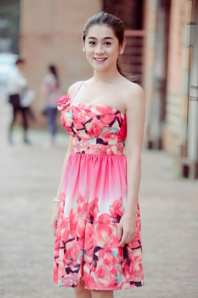 Lâm Khánh Chi năm 2012