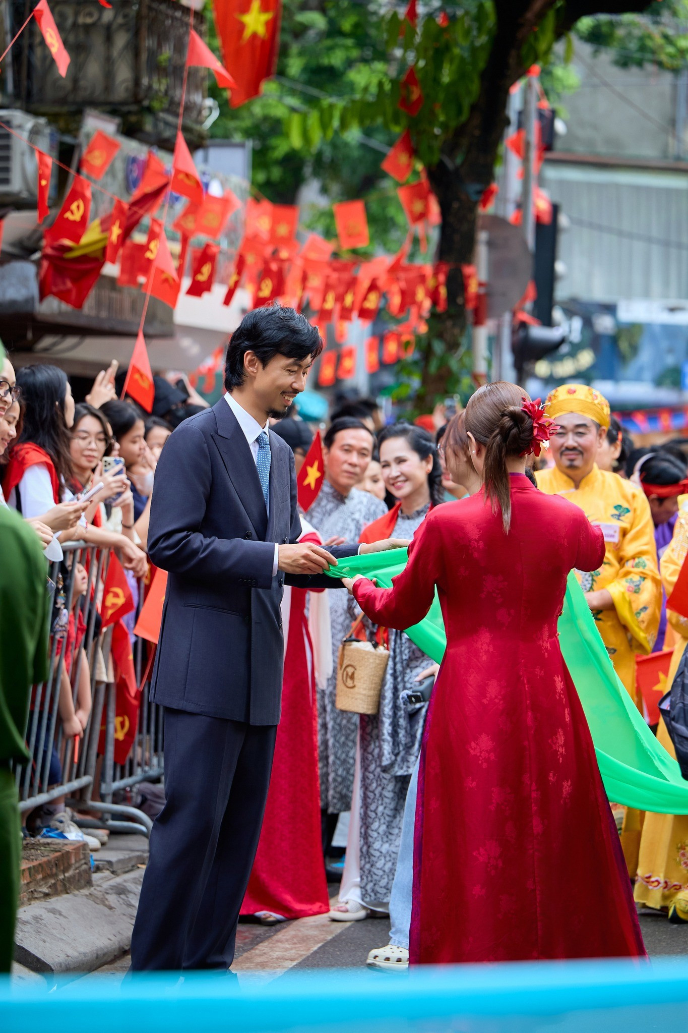 Hình ảnh khác của Đen Vâu và Hoàng Thùy Linh