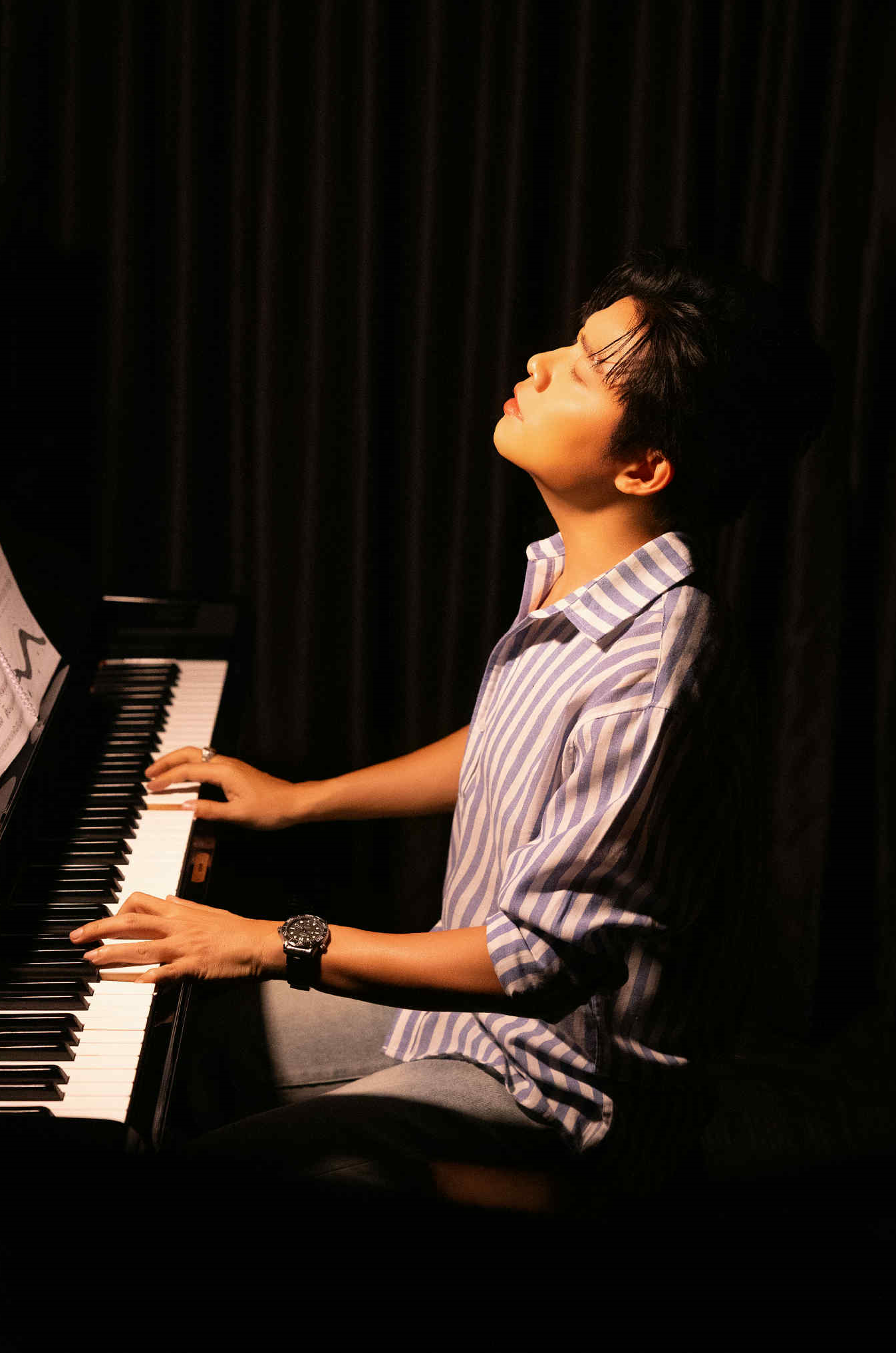 Nhạc sĩ Nguyễn Văn Chung xem concert quốc gia