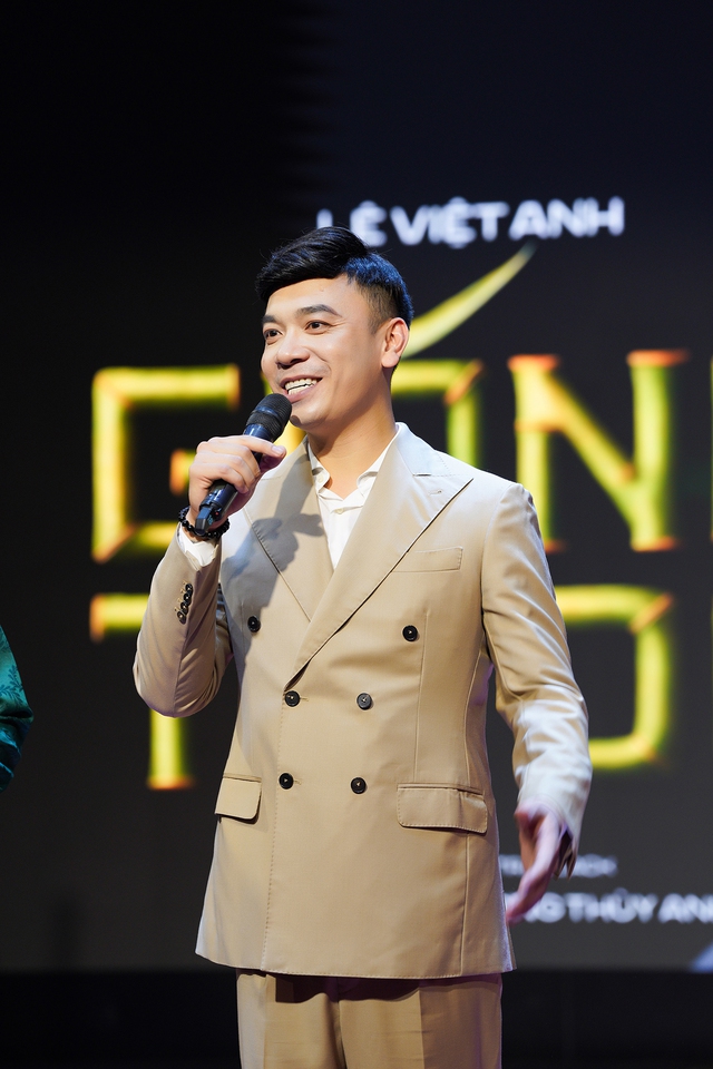 Lê Việt Anh biểu diễn nghệ thuật