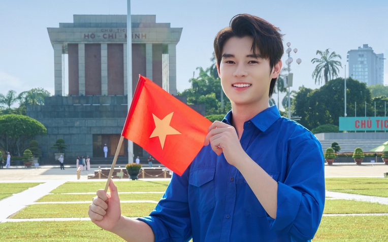 Chàng mỹ nam Đại học Phương Đông trong trang phục áo xanh đoàn viên