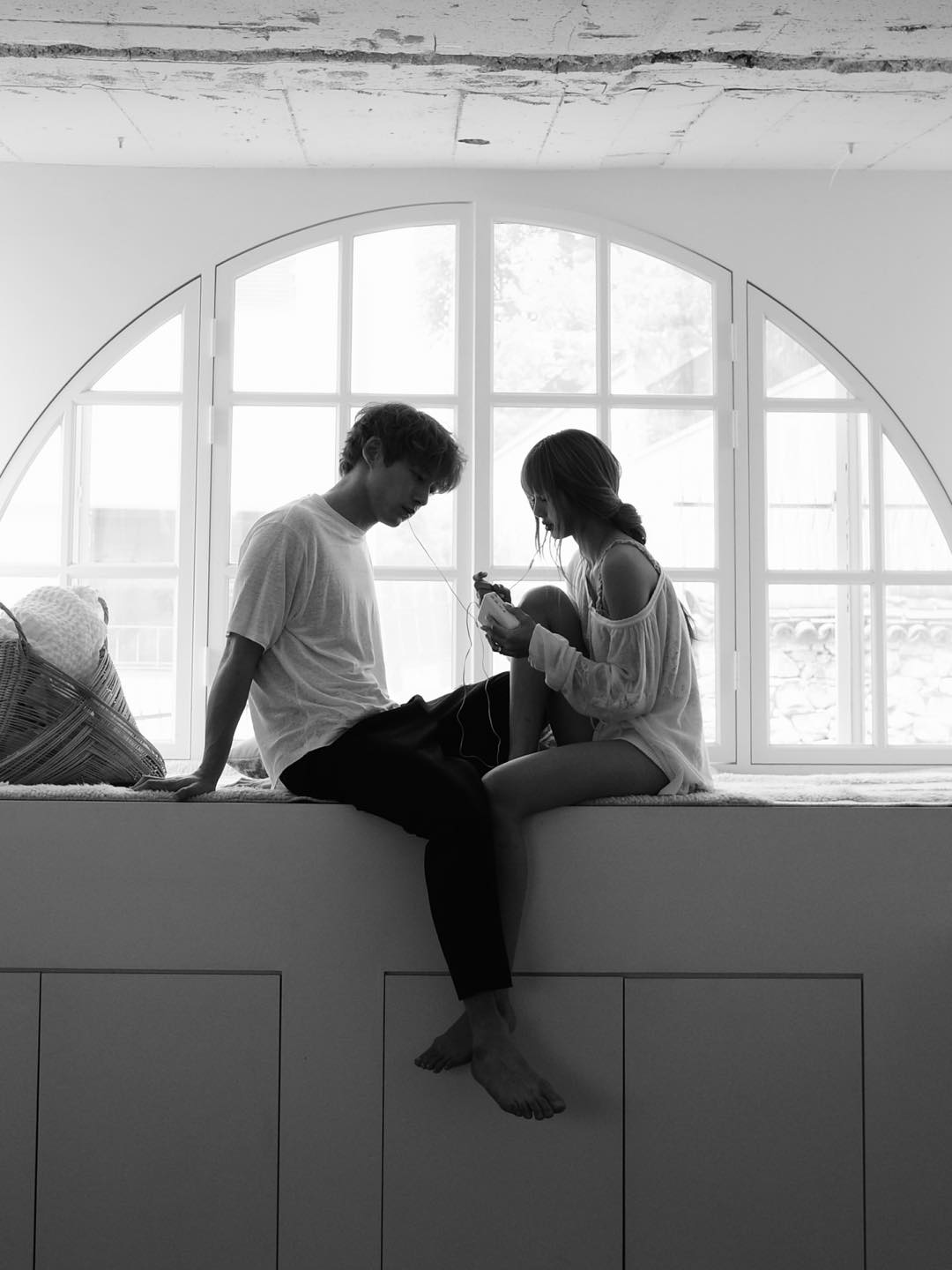 Cảnh tình cảm trong MV DREAM