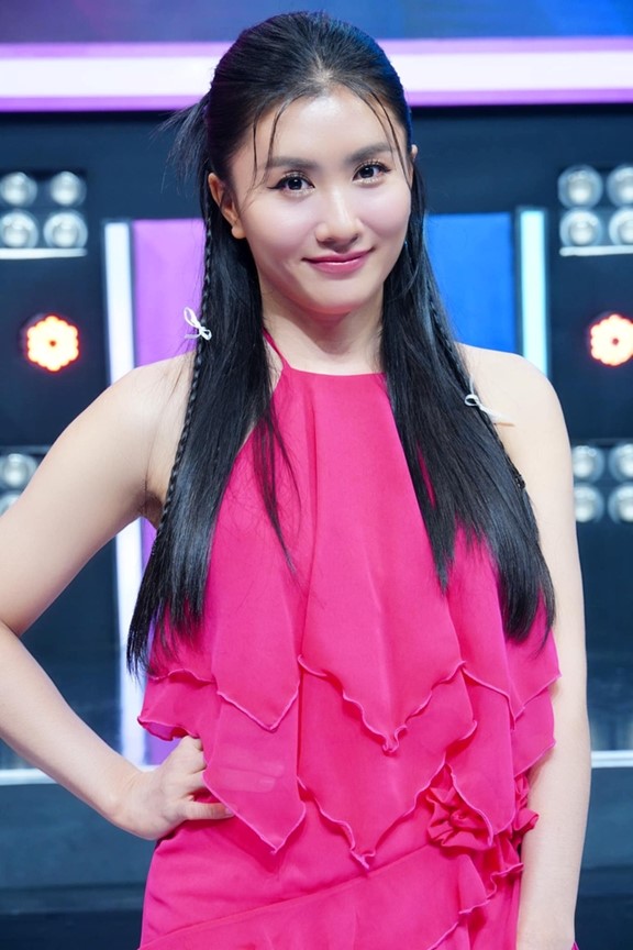 Nữ diễn viên trở lại showbiz với vài hoạt động nhỏ