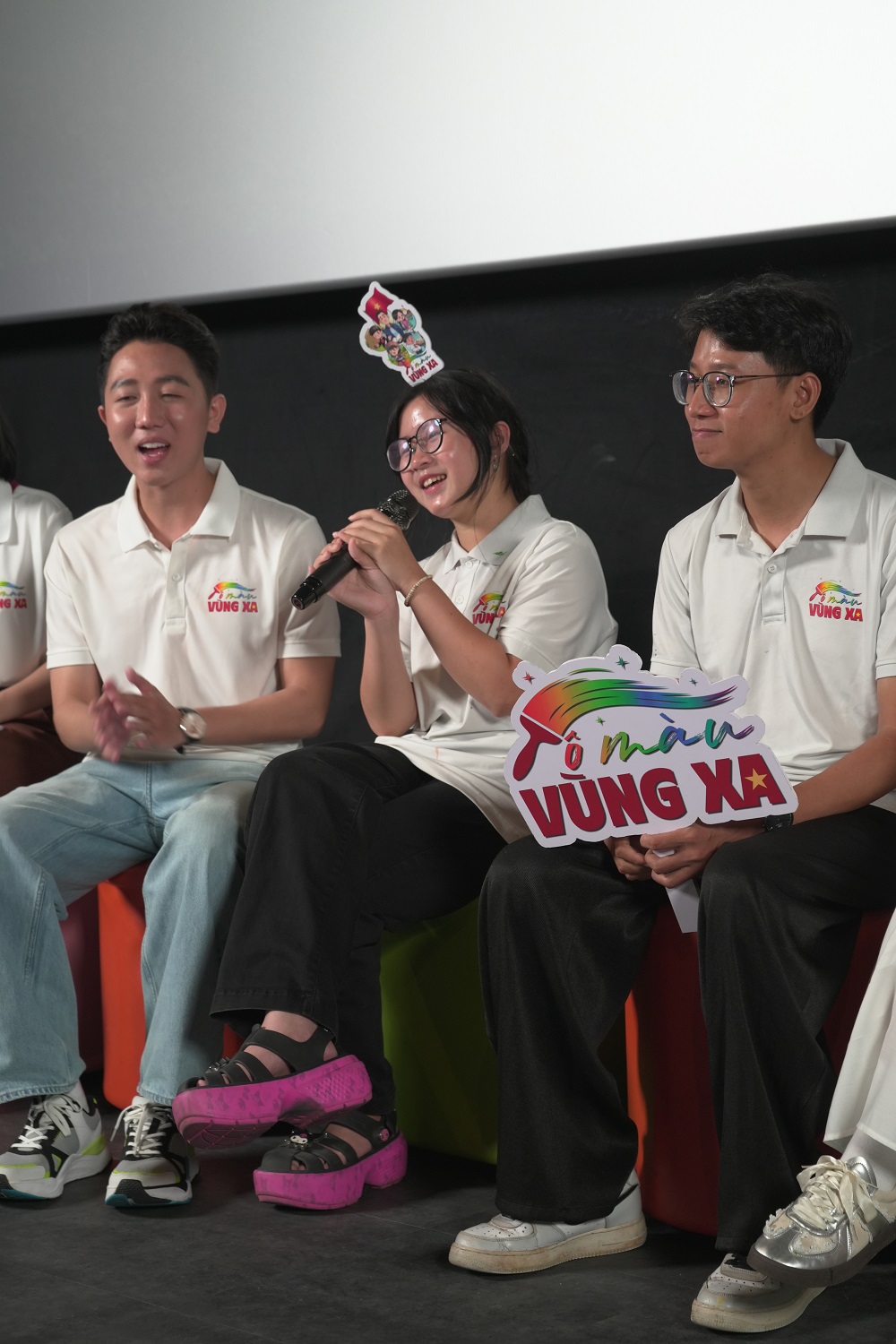 Diễn viên Ngân Chi và thầy Nguyễn Dương Phúc tại họp báo