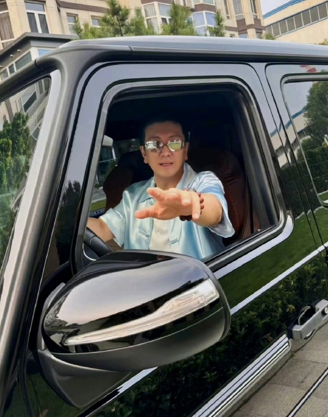 Phản ứng của Văn Chương khi bị quay phim
