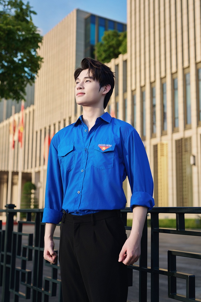 Chàng mỹ nam tạo dáng điển trai