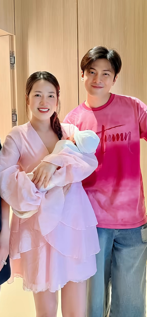 Gia đình hạnh phúc viên mãn