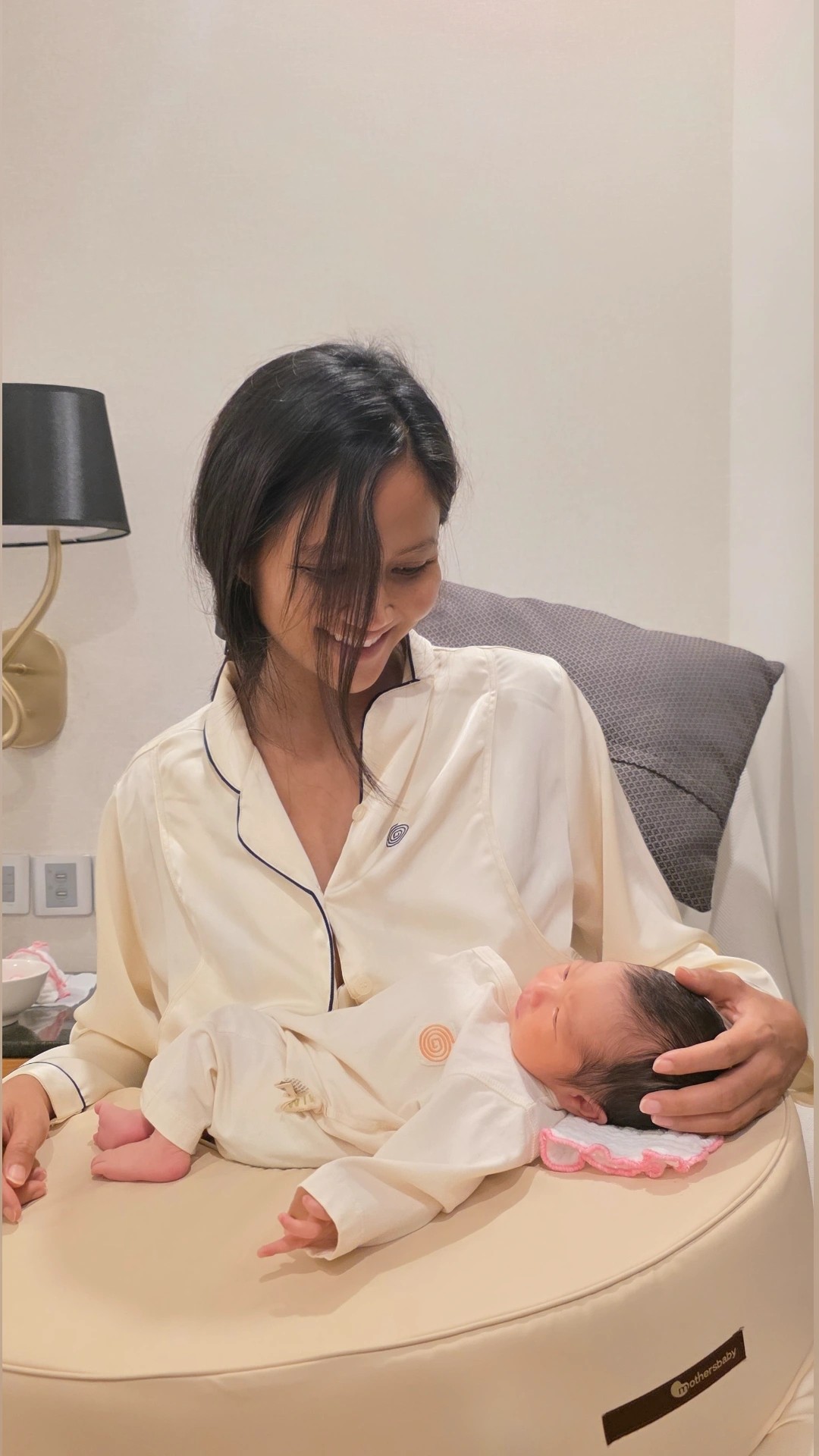 Cuộc sống thường ngày của nữ hoàng sắc đẹp và con gái