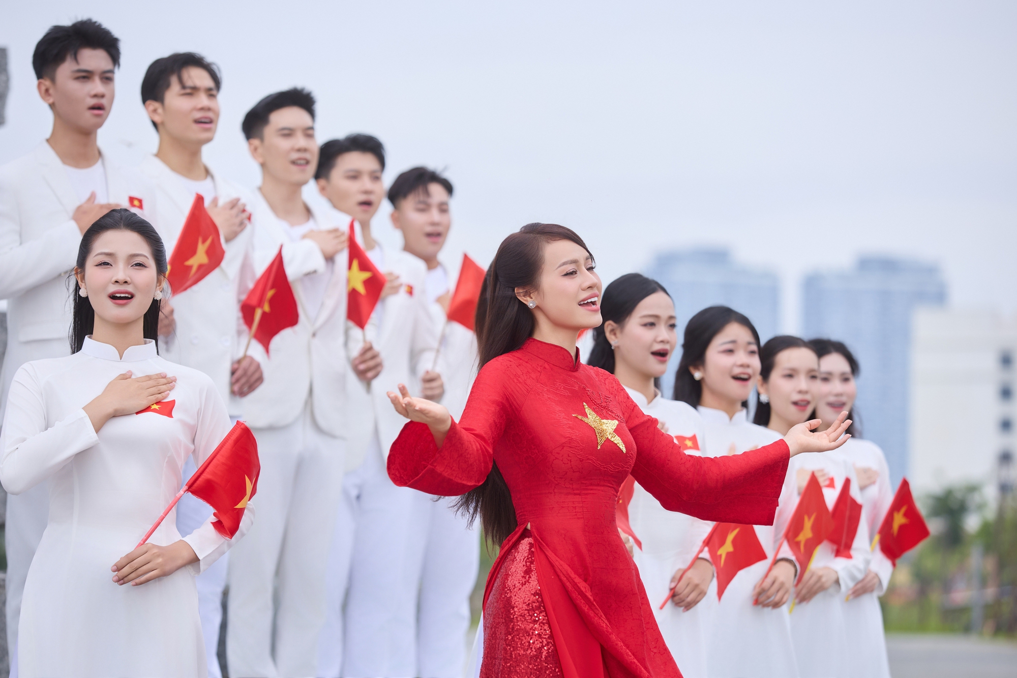 Hình ảnh trong MV Chung Nhịp Tự Hào