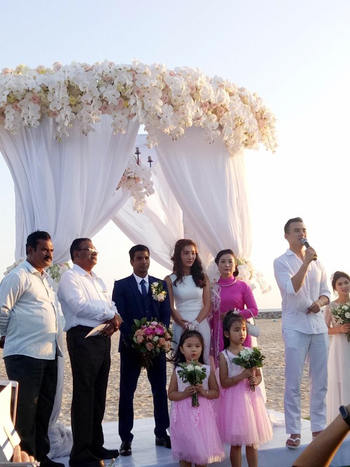 Lễ cưới Nguyệt Ánh và chồng trên biển