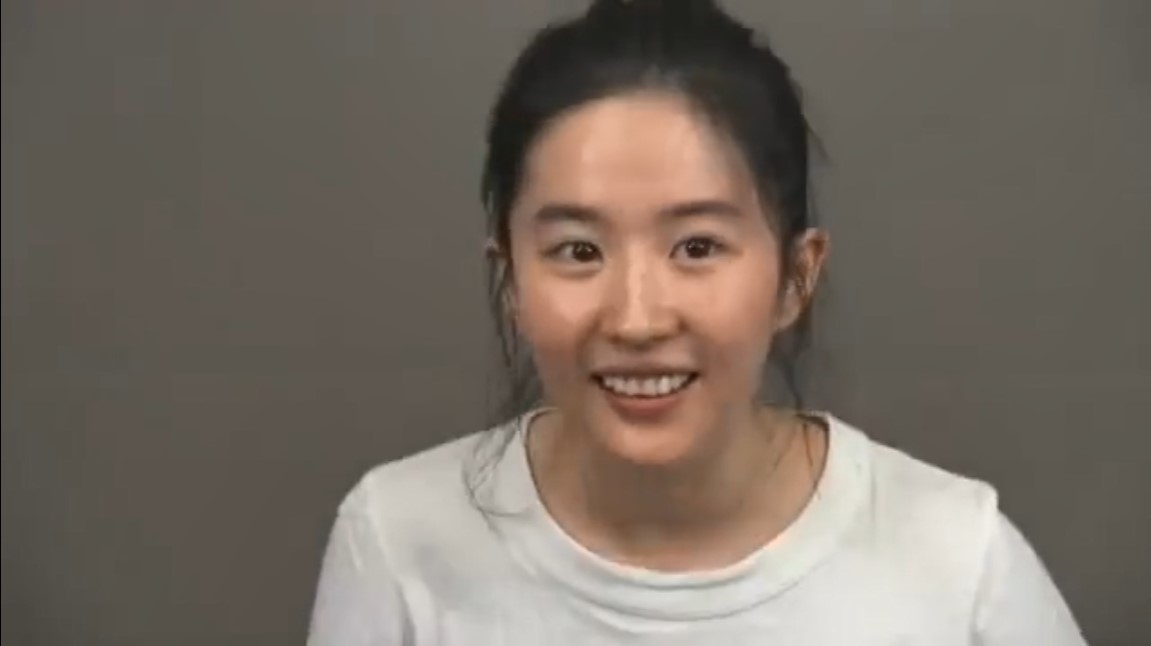 Lưu Diệc Phi để mặt mộc