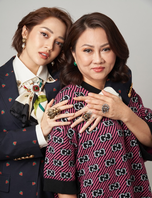 Hình ảnh Bảo Anh bên cạnh mẹ