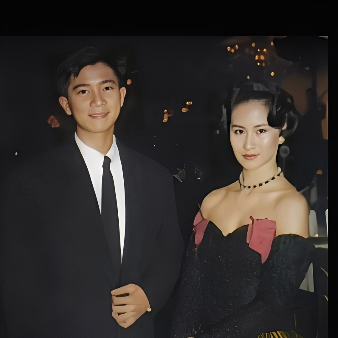 Hà Siêu Quỳnh bên ca sĩ Trần Bách Cường