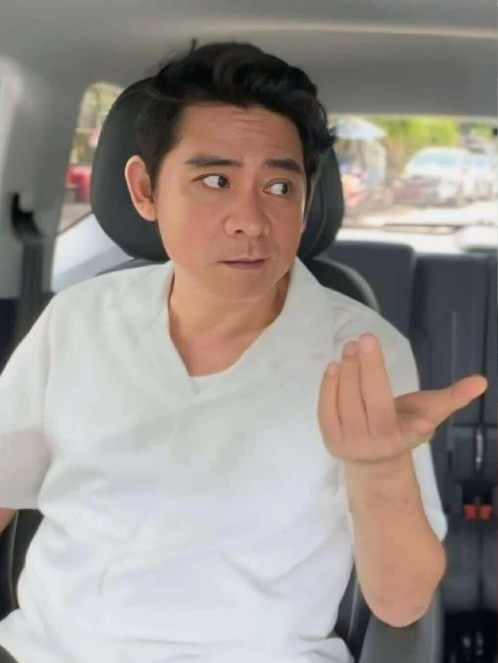 Huỳnh Anh Tuấn xuất viện trong trạng thái tươi tắn, khỏe mạnh.