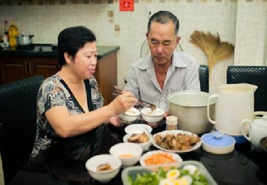 Nữ diễn viên Phi Phụng cùng chồng