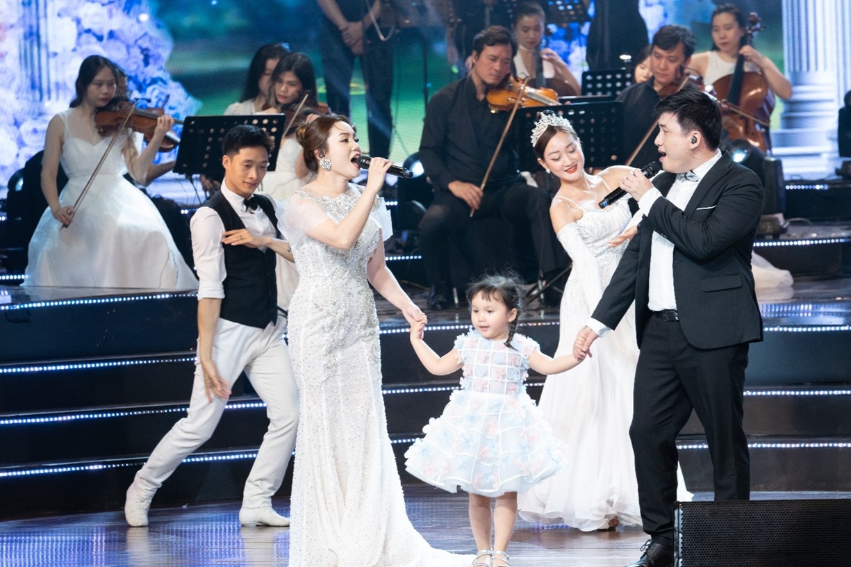 Cuộc sống viên mãn của Nguyễn Ngọc Anh bên gia đình