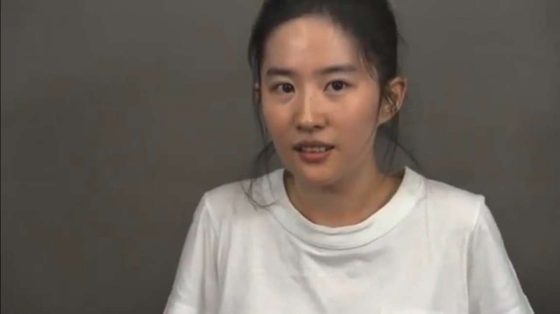 Lưu Diệc Phi mặt mộc