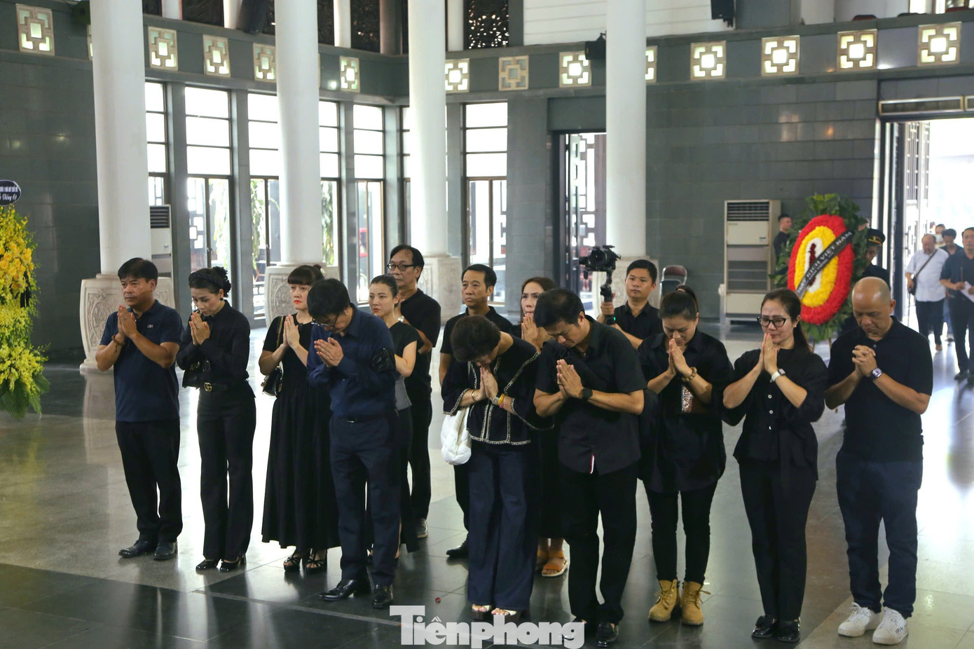 Tập thể lãnh đạo, nghệ sĩ xúc động trong lễ viếng