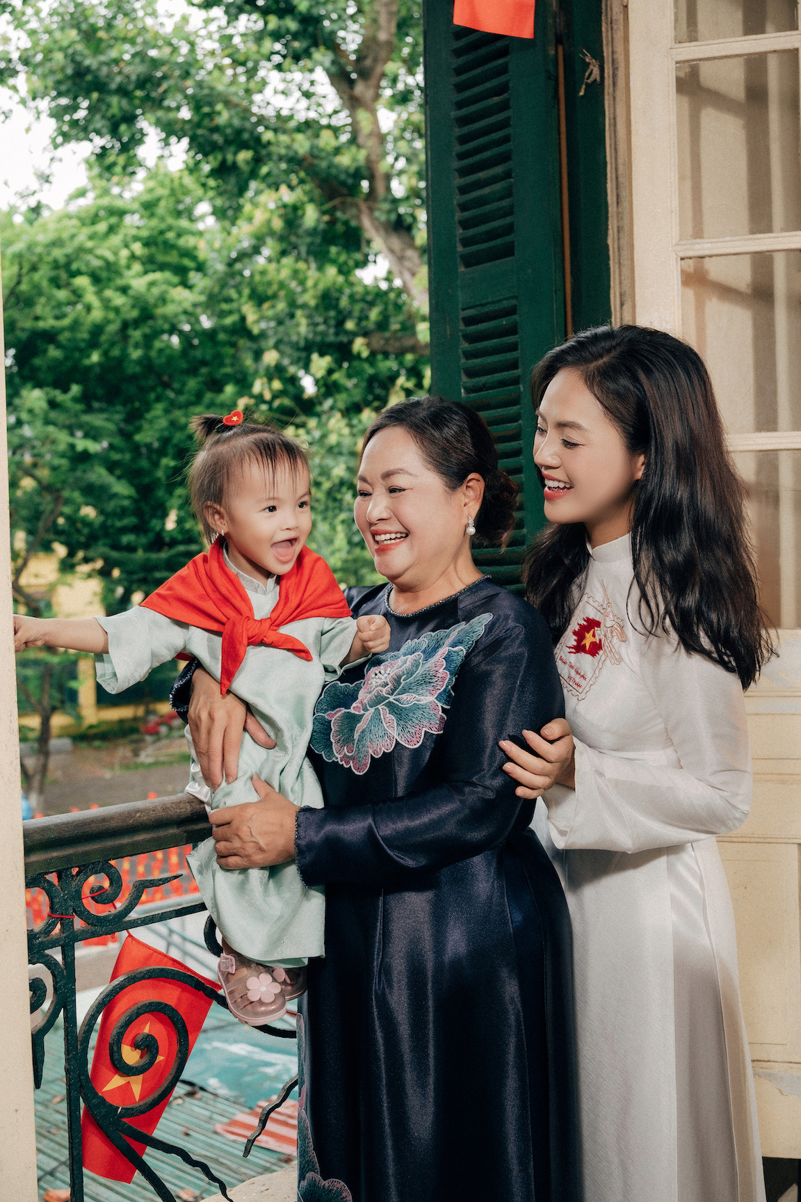 Thu Quỳnh cùng mẹ