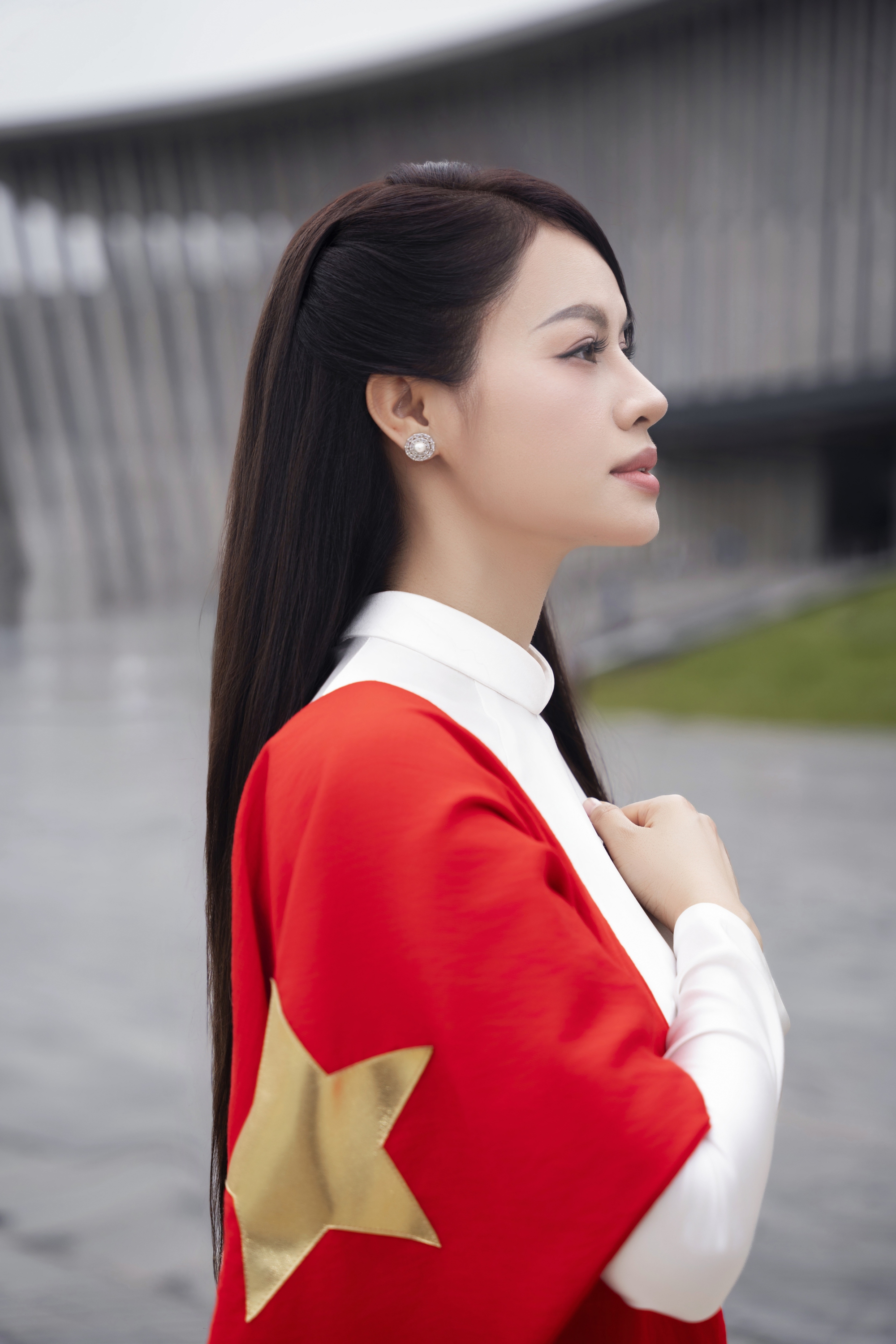 Hình ảnh á quân X-Factor Huyền Anh Yoko trong MV