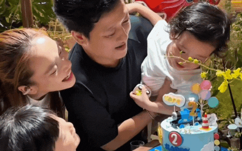 Gia đình nhỏ của cặp đôi Mười khó sắp có thêm em bé thứ 3