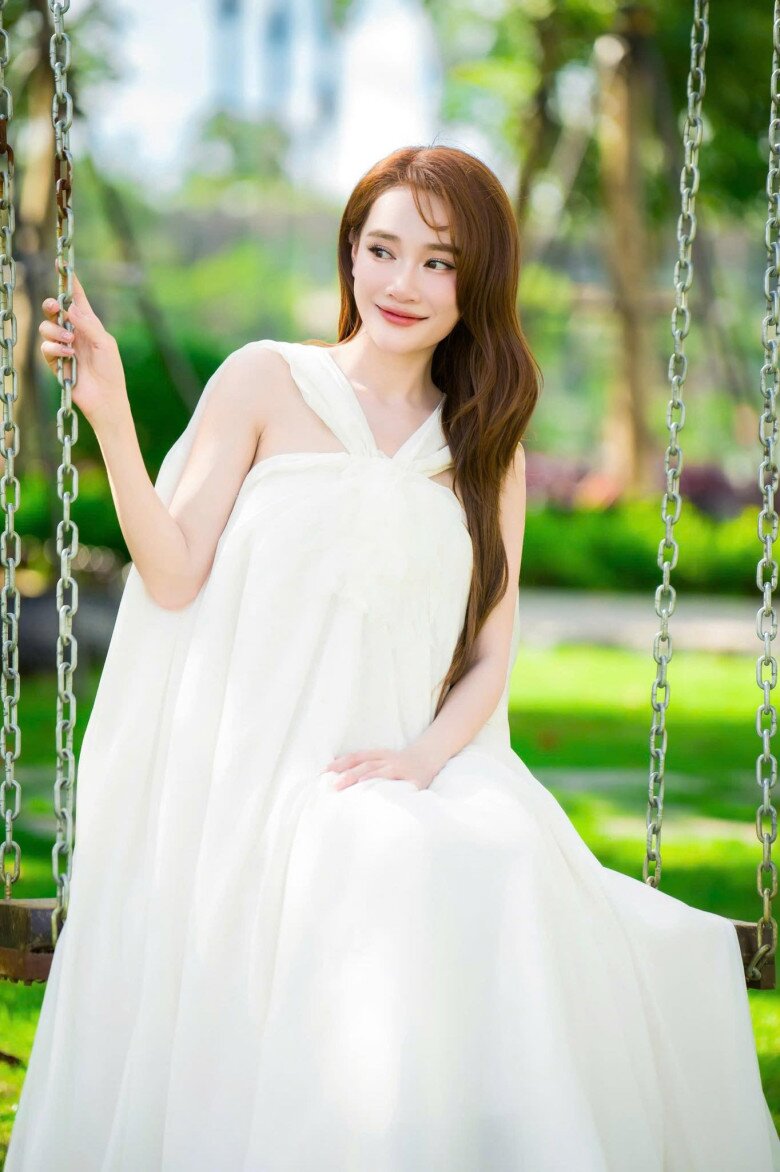 Nhã Phương xinh xắn, rạng rỡ trong lần mang thai thứ 3