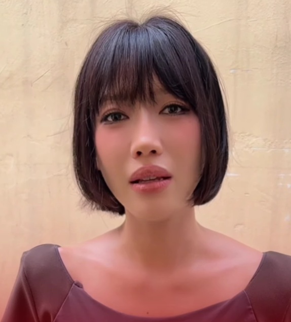 Diệu Nhi xúc động