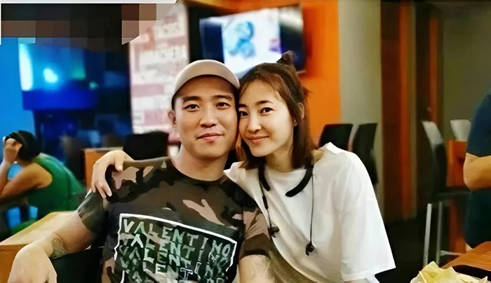 Nữ diễn viên bị vạ lây, sự nghiệp lao dốc sau khi chồng vướng bê bối lừa đảo. Nữ diễn viên nổi tiếng bị hàng chục người kéo đến phim trường đòi tiền- Ảnh 1.