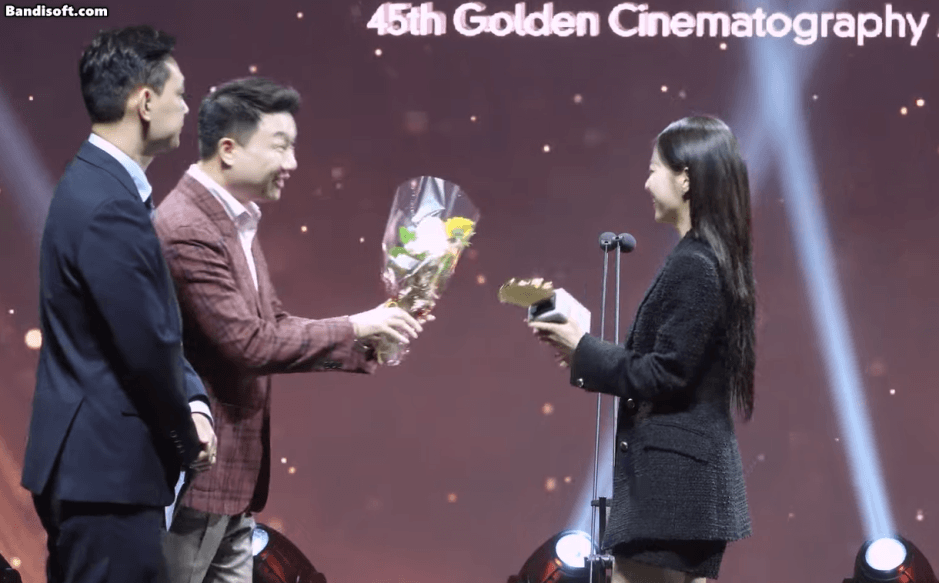 Park Bo Young trên sân khấu lễ trao giải