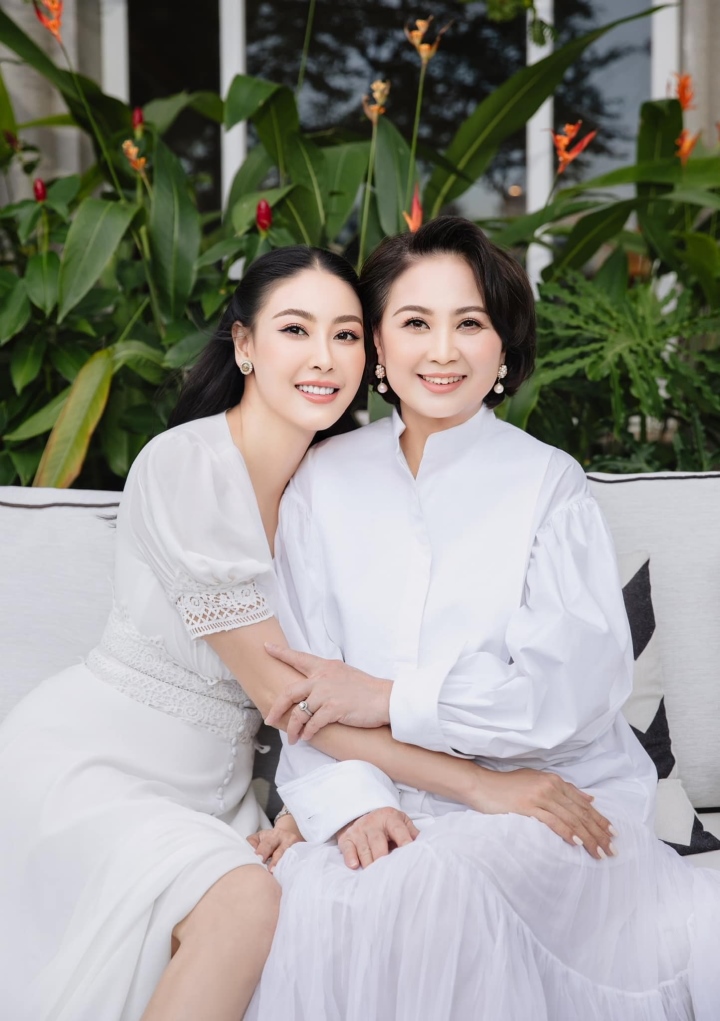 Hà Kiều Anh cùng mẹ - người truyền cảm hứng giáo dục