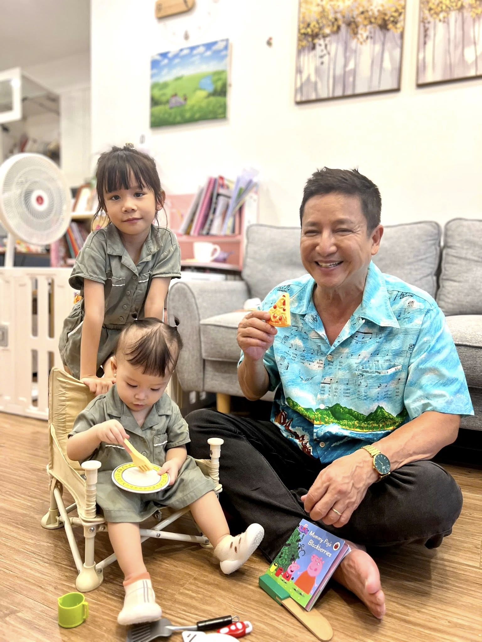 Chí Trung hạnh phúc bên các cháu