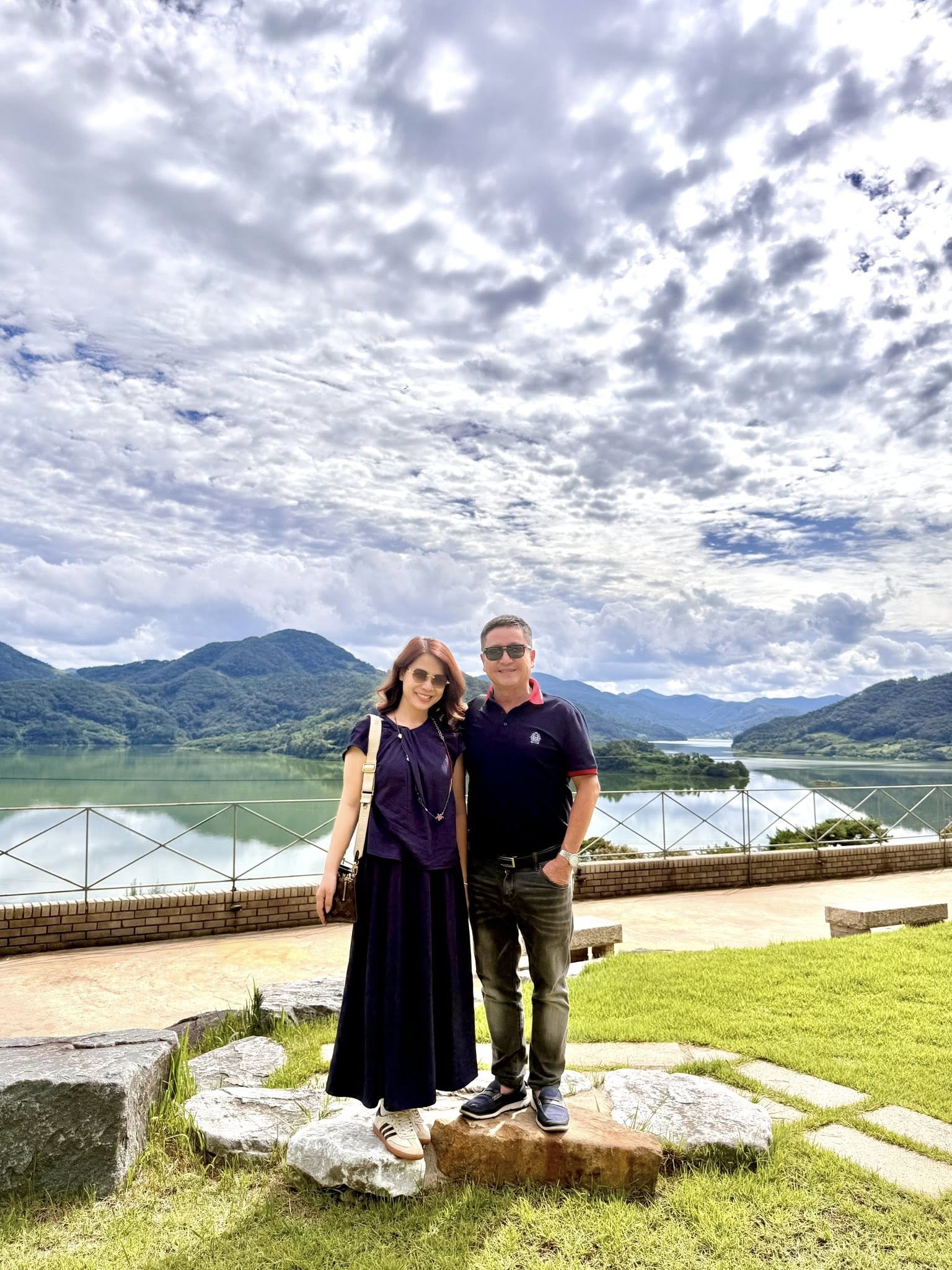 Chí Trung và bạn gái