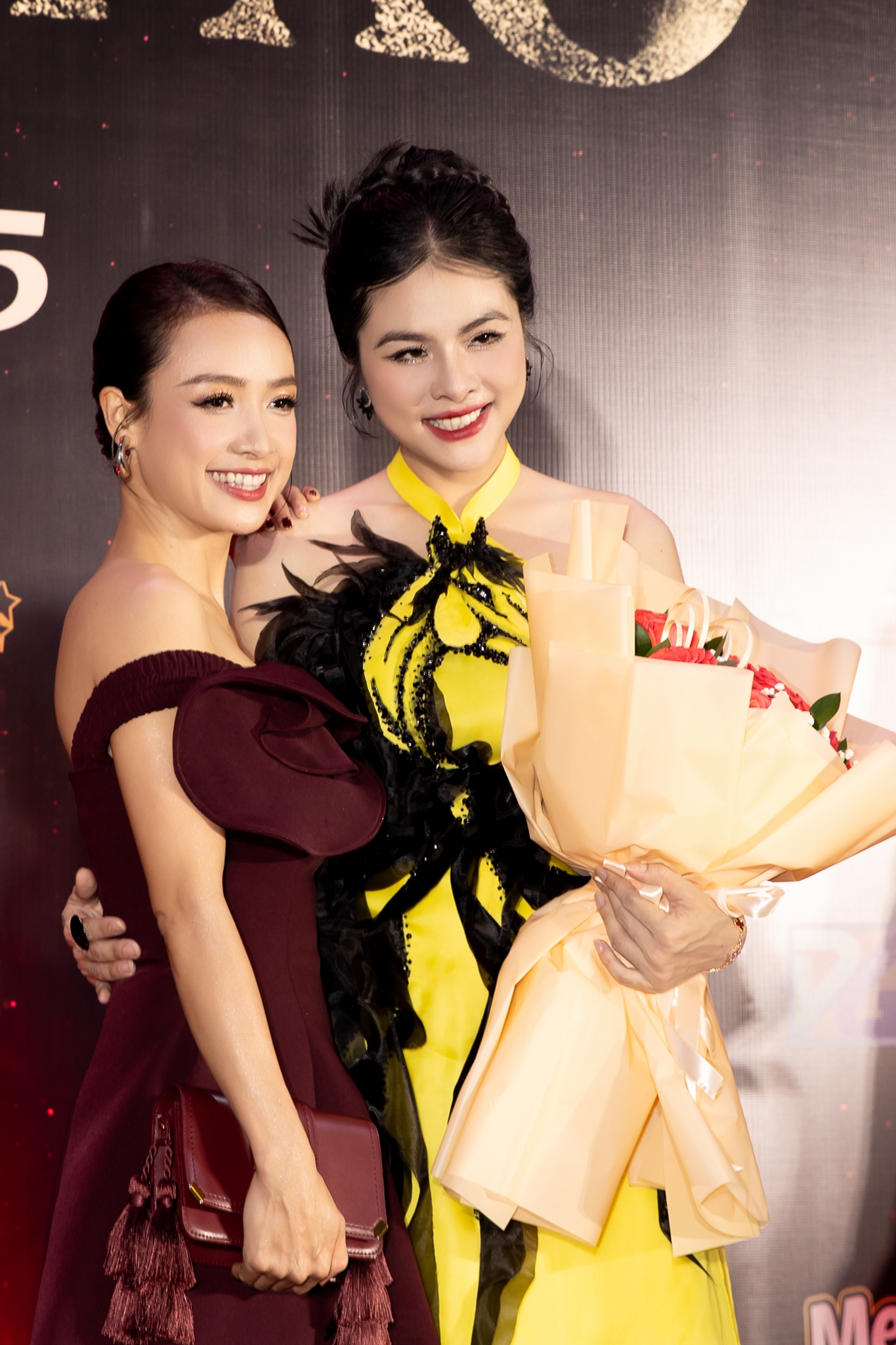 Lê Ba La cùng Vân Trang tại thảm đỏ nhà ma xó
