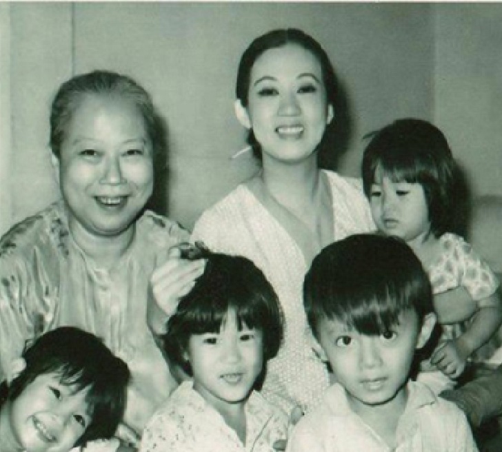 Gia đình nghệ sĩ Thanh Nga và bà bầu Thơ