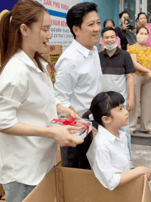 Vòng 2 lùm lùm nhưng nhan sắc vẫn đỉnh chóp