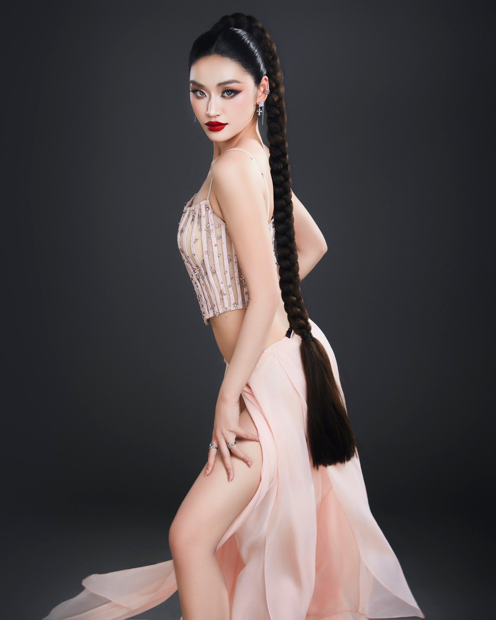 Yến Nhi liên tục gặp drama từ khi đặt chân đến Thái Lan chinh chiến