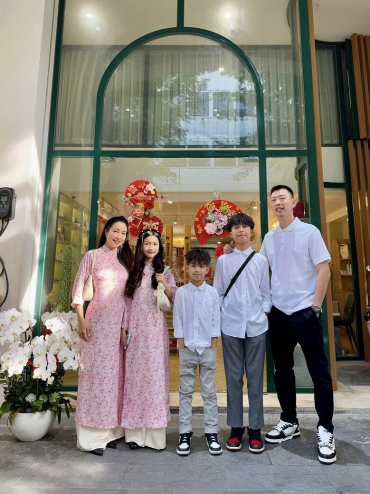 Gia đình hạnh phúc của Ốc Thanh Vân