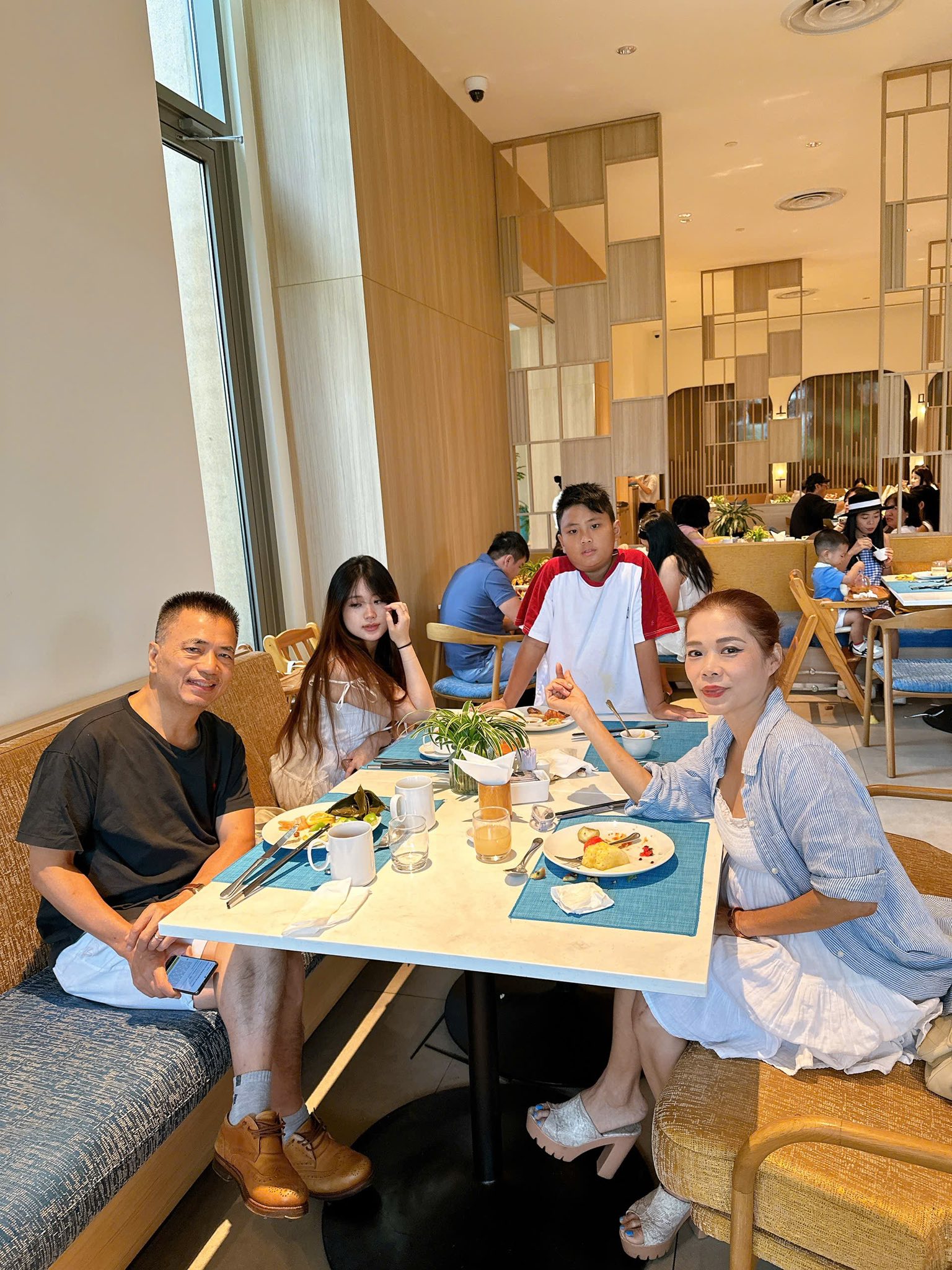 Gia đình Mỹ Lệ bên biệt thự sang trọng