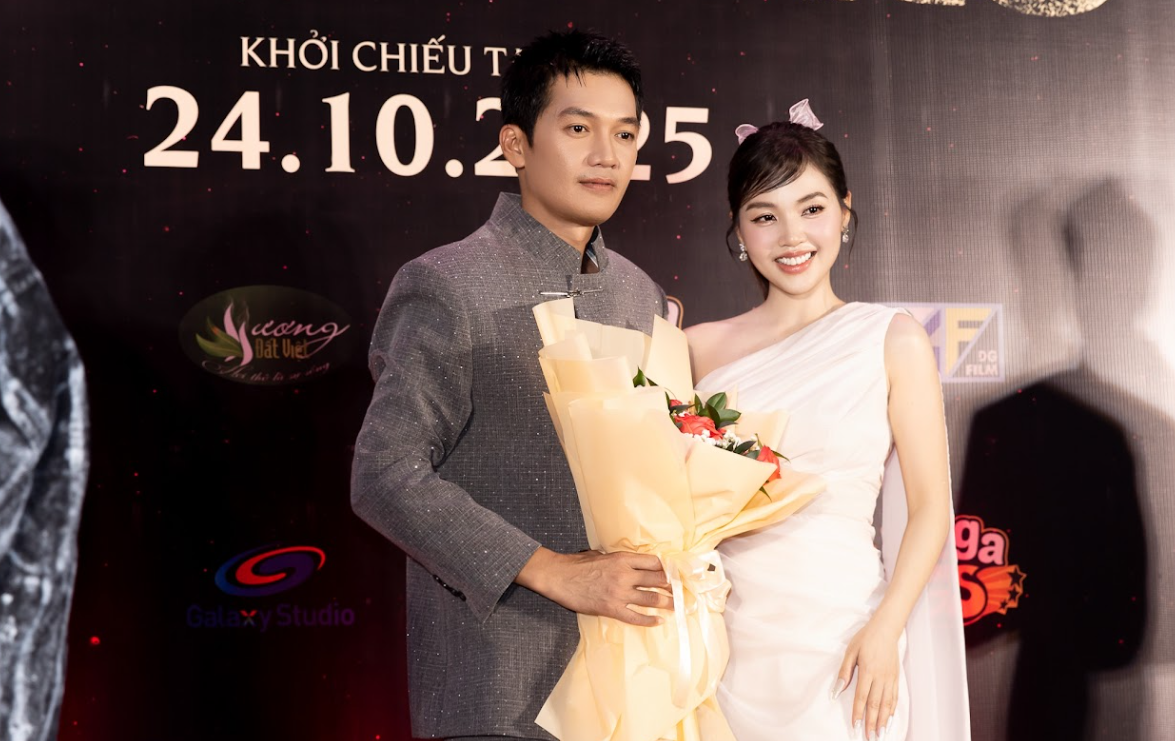 Quang Tuấn cùng bà xã Linh Phi đến ủng hộ phim