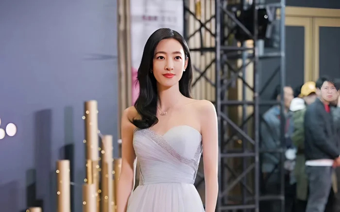 Vương Lệ Khôn lao đao vì cáo buộc lừa đảo của chồng. Nữ diễn viên nổi tiếng bị hàng chục người kéo đến phim trường đòi tiền- Ảnh 4.