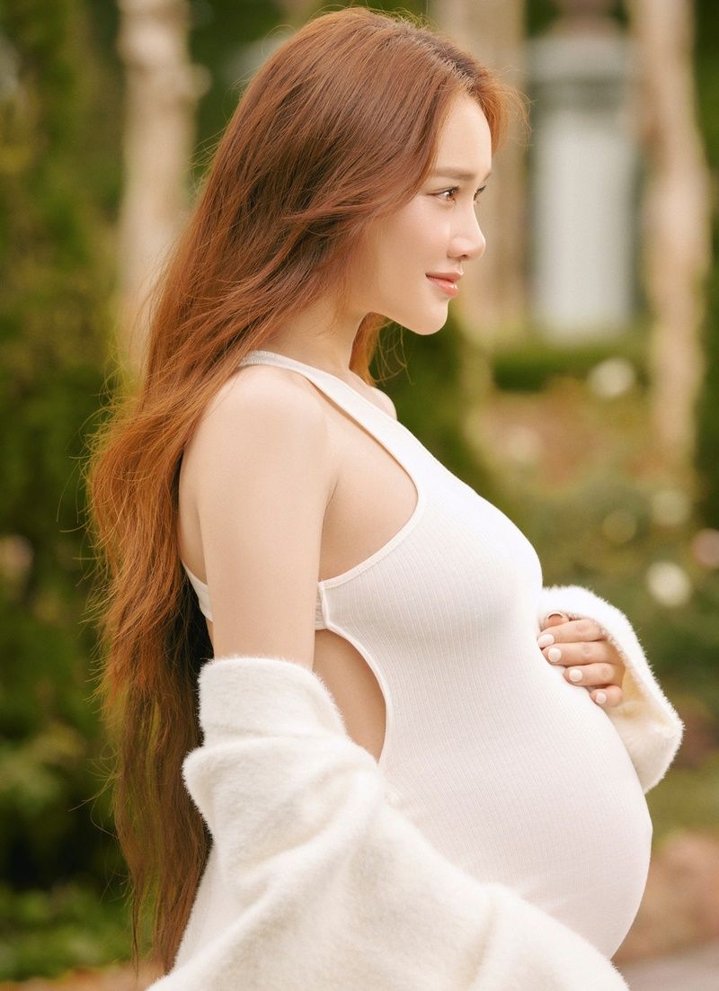 Phong độ mẹ bầu sang xịn mịn của Vbiz ở em bé thứ 2