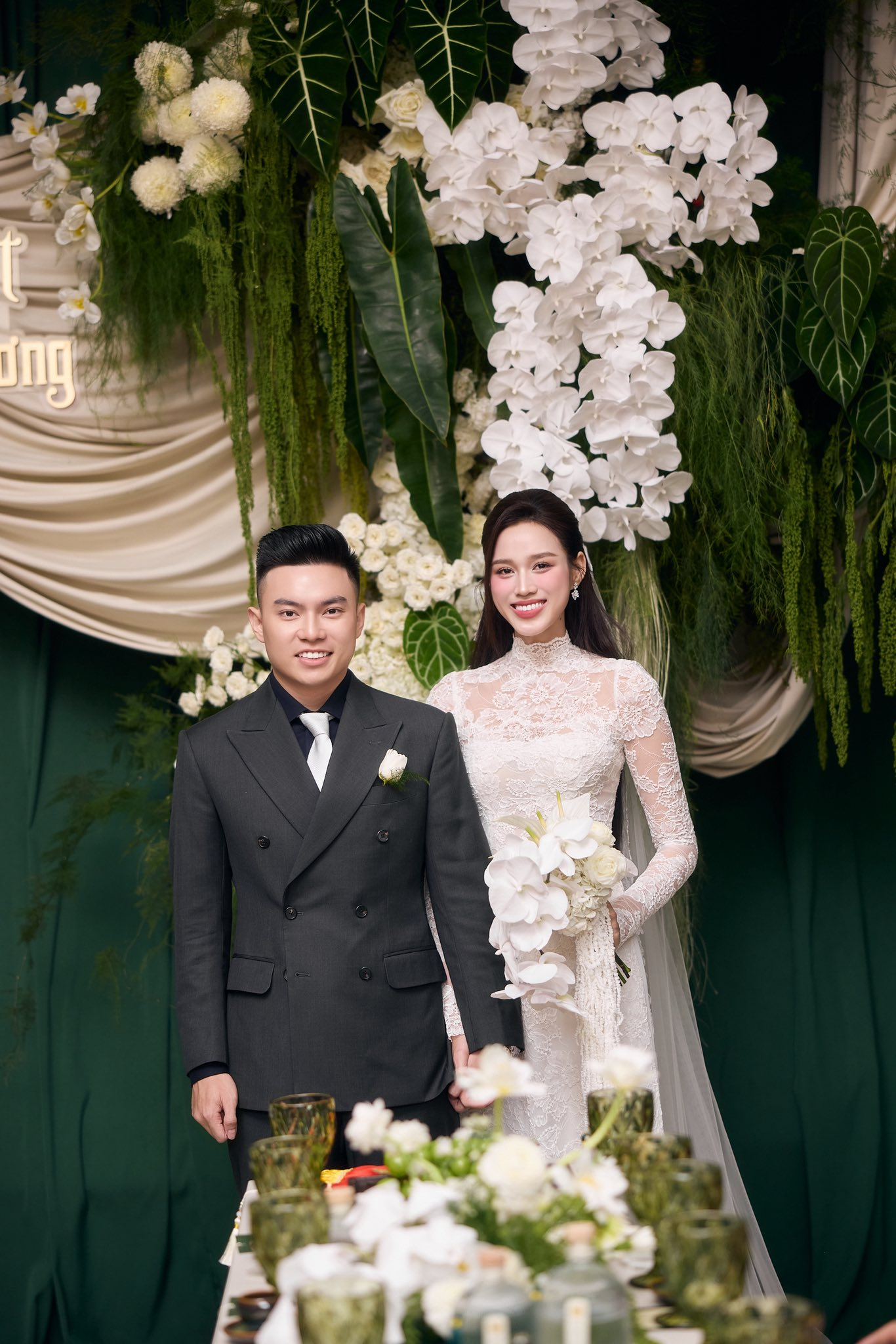 Sau hôn lễ tại Quảng Trị, Đỗ Thị Hà và Viết Vương dự định làm tiệc báo hỷ tại Hà Nội vào tháng 11
