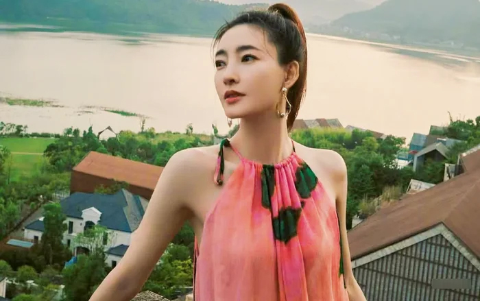 Hình ảnh nữ diễn viên Vương Lệ Khôn Nữ diễn viên nổi tiếng bị hàng chục người kéo đến phim trường đòi tiền- Ảnh 5.