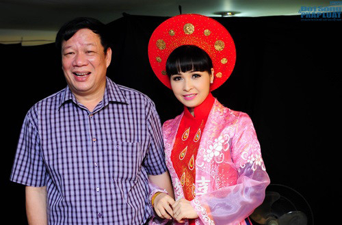 Trang Nhung nhận lời cầu hôn vào ngày chồng bị tuyên án